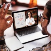 Etudiant cours à distance